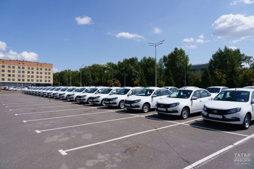 45 новых автомобилей вручили начальникам отделов физической культуры и спорта муниципальных образований Республики Татарстан