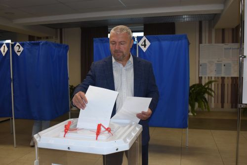 Глава Камских Полян проголосовал на выборах