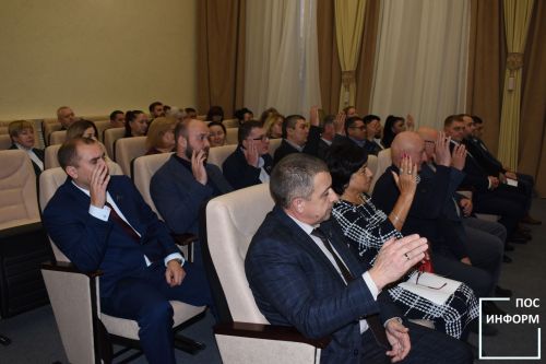 В здании администрации Камских Полян прошла сессия
