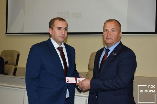 В здании администрации Камских Полян прошла сессия