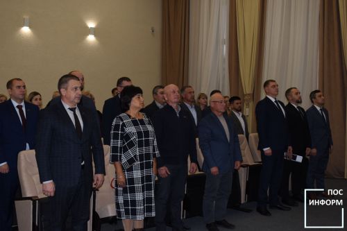 В здании администрации Камских Полян прошла сессия
