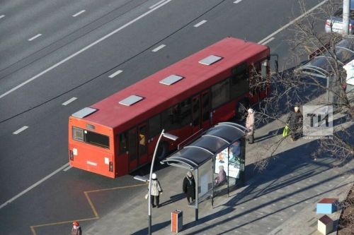 Автоюрист предупредил о штрафах за непропуск автобуса на остановке
