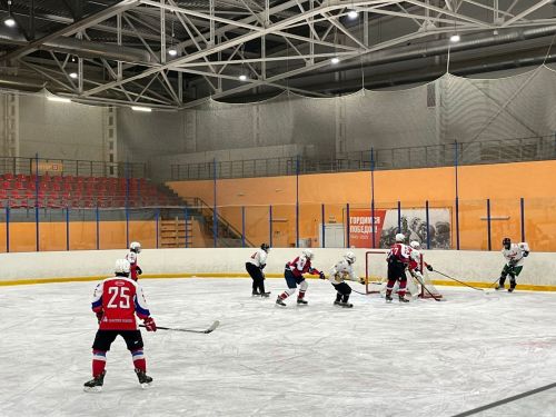 Команда «Олимпия» из Камских Полян сразилась с «Соколами» в Первенстве РТ по хоккею