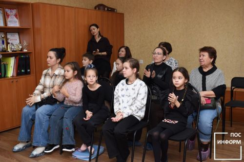 В детской музыкальной школе Камских Полян прошел концерт ко «Дню матери»