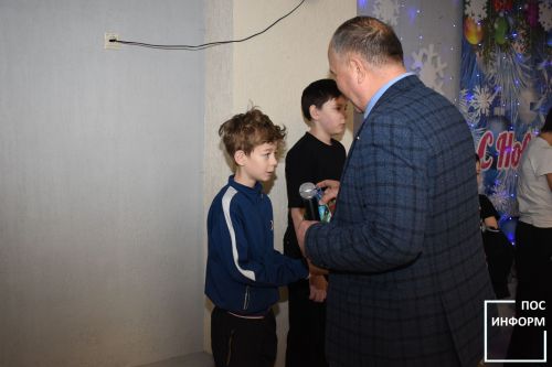В Камских Полянах вручили новогодние подарки детям из многодетных семей