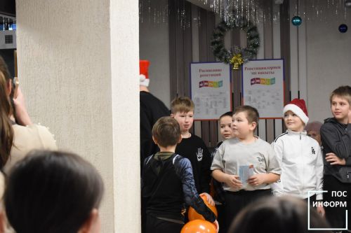 В Камских Полянах прошла главная детская ёлка с подарками и хороводом