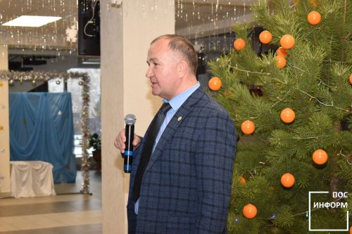 В Камских Полянах вручили новогодние подарки детям из многодетных семей