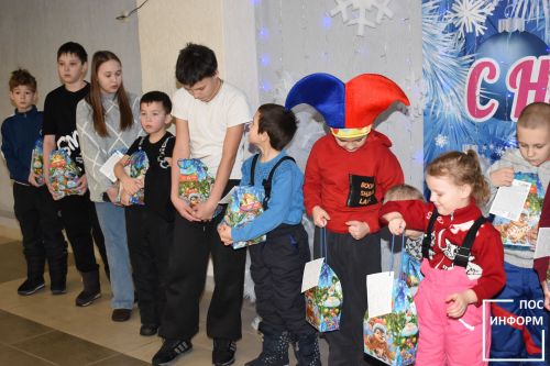 В Камских Полянах вручили новогодние подарки детям из многодетных семей