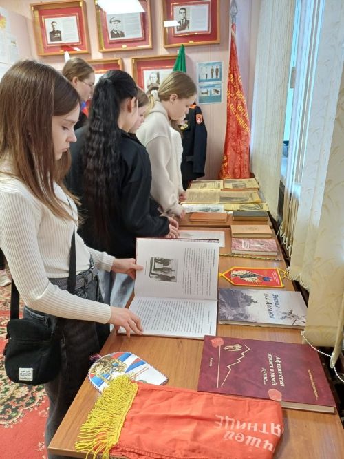 Юные активисты Камских Полян посетили музей молодёжного центра «Алан»