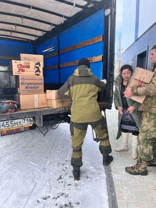 Жители Камских Полян передали помощь на фронт