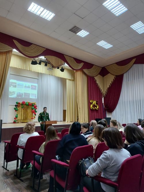Школьники Камских Полян встретились с представителями Казанского танкового училища