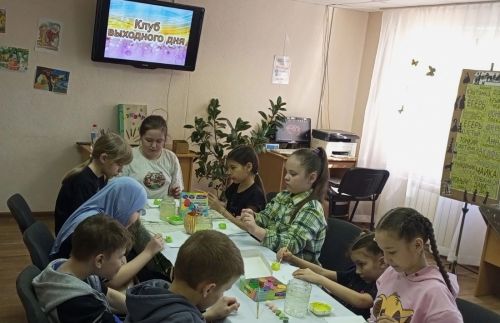 В библиотеке Камских Полян прошёл мастер-класс по росписи уточек