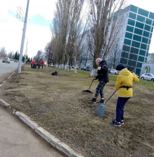 В Камских Полянах продолжается санитарный двухмесячник