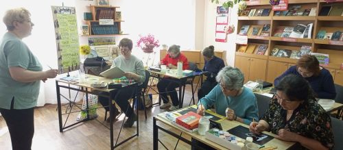 Студенты третьего возраста Камских Полян осваивают творчество и английский язык