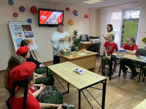 Урок мужества: Юнармейцы Камских Полян вспомнили героев Великой Отечественной войны