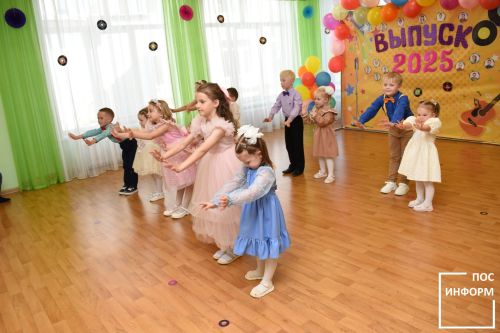 В детском саду «Огонек» Камских Полян начались выпускные утренники