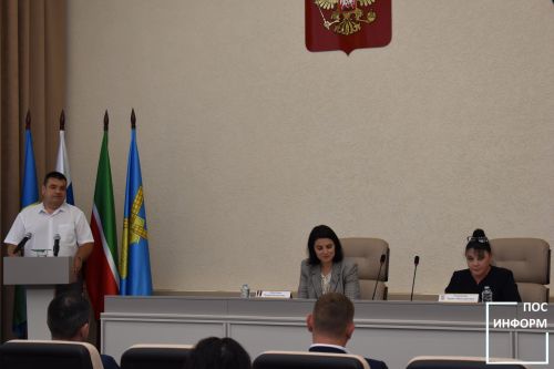 В администрации Камских Полян прошла сессия