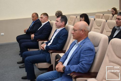 В администрации Камских Полян прошла сессия