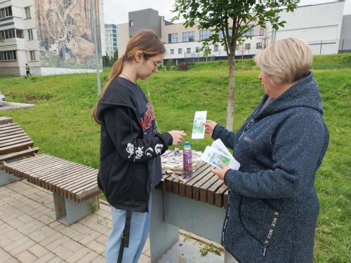 Библиотекари Камских Полян провели акцию «Безопасность на дороге летом»