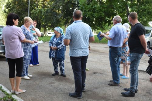 В Камских Полянах вновь прошел комиссионный обход многоквартирных домов