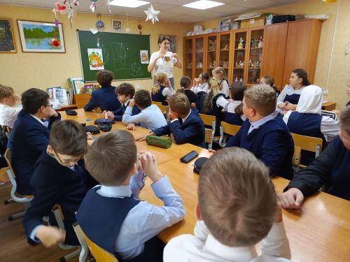 «С теплом из дома» — ученики 5 «Б» класса поддержали воинов СВО ко Дню отца