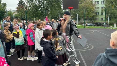 Специалисты культурного центра провели для детей игровую программу