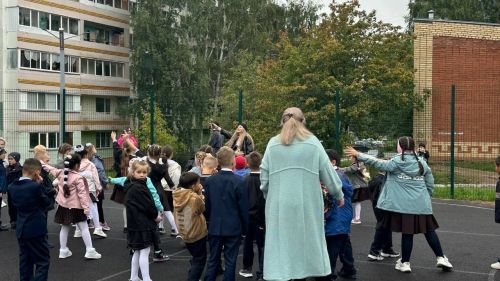 Специалисты культурного центра провели для детей игровую программу