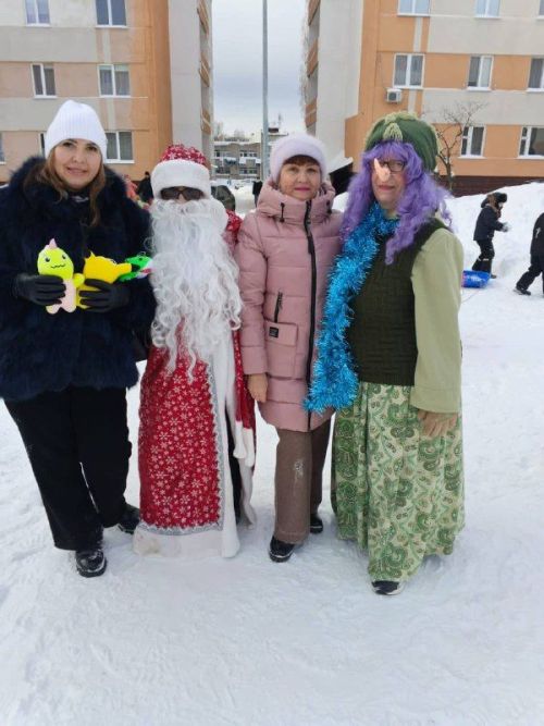 Подарить сказку во дворе: как жители Камских Полян устроили яркий детский праздник