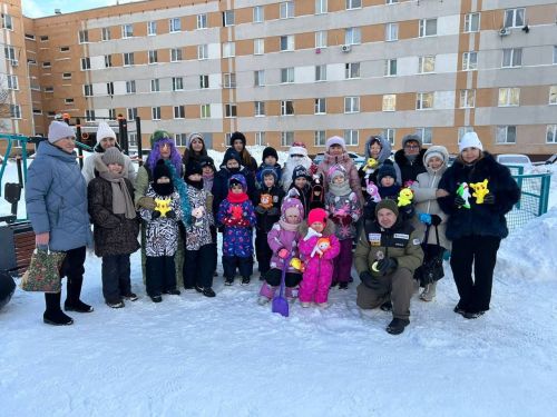 Подарить сказку во дворе: как жители Камских Полян устроили яркий детский праздник