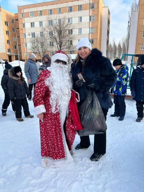 Подарить сказку во дворе: как жители Камских Полян устроили яркий детский праздник
