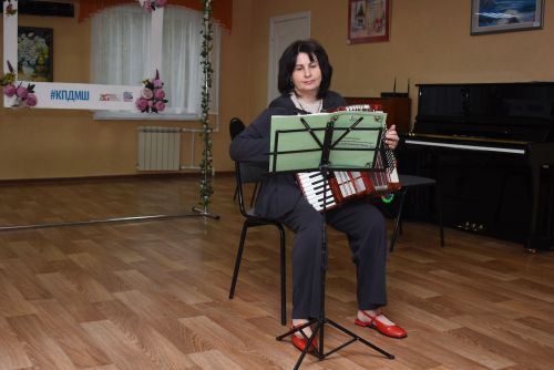День пожилых людей отметили творческим концертом в Камских Полянах
