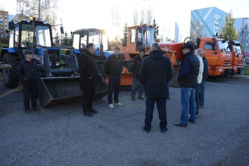 В Камских Полянах проверили готовность снегоуборочной техники к зиме