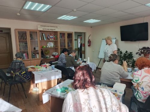 После каникул в Камскополянской библиотеке вновь собралась творческая гостиная
