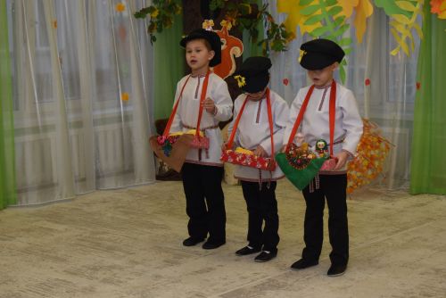 Дети рассмешили Царевну Несмеяну на осеннем утреннике в детском саду «Огонёк»