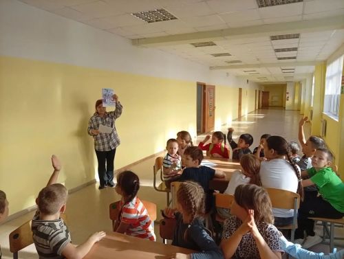 Лагерь «Пчёлка» провёл второй день с зарядкой, викторинами и сказками