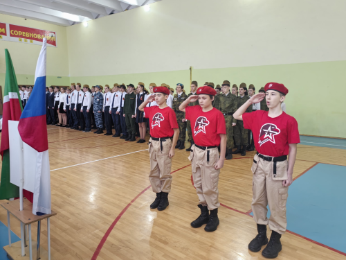 В Камскополянской школе №2 прошёл традиционный «Смотр строя и песни»