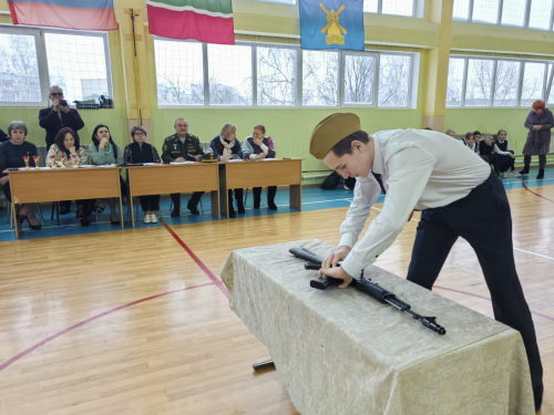 В Камскополянской школе №2 прошёл традиционный «Смотр строя и песни»