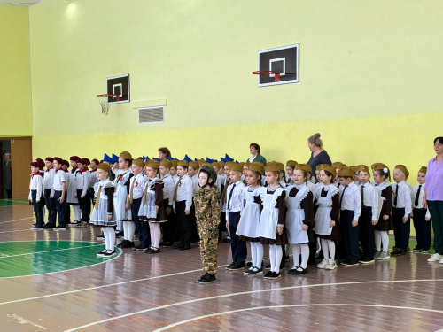 В Камскополянской школе №1 прошел традиционный «Смотр строя и песни»