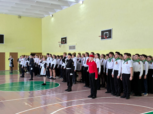 В Камскополянской школе №1 прошел традиционный «Смотр строя и песни»