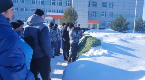 В День защитника Отечества в Камских Полянах сыграли в «Зарницу» и согрелись солдатской кашей
