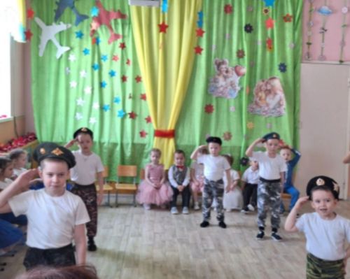 Песни для защитниц тыла: в селе Кармалы чествовали женщин из волонтерской группы «Благовест»