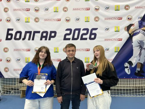 Спортсменки «Спортивной школы № 5» завоевали два серебра на Первенстве Татарстана по борьбе на поясах