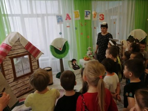 В детском саду Камских Полян отметили весенние праздники «Нәүрүз» и «Карга боткасы»