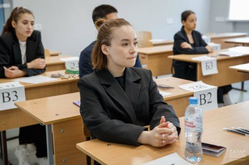 Рособрнадзор опубликовал перечень предметов, которые разрешается взять с собой на ЕГЭ