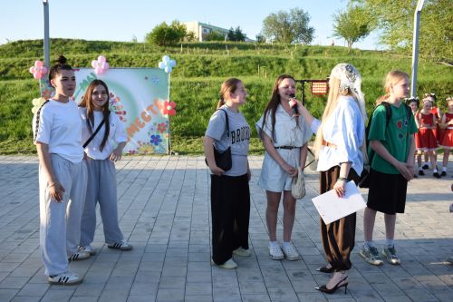 «Страна улыбок и чудес»: в сквере «Соенеч» Камских Полян шумно и весело отметили День семьи