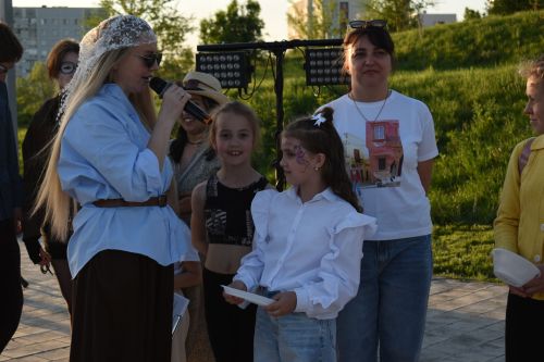 «Страна улыбок и чудес»: в сквере «Соенеч» Камских Полян шумно и весело отметили День семьи