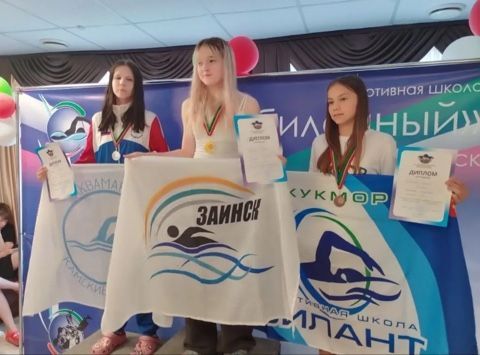 Пловцы Камских Полян завоевали 10 медалей на Первенстве Татарстана