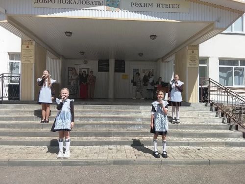 В Камскополянской школе № 1 прозвенел последний звонок для учеников 1–8 и 10-х классов