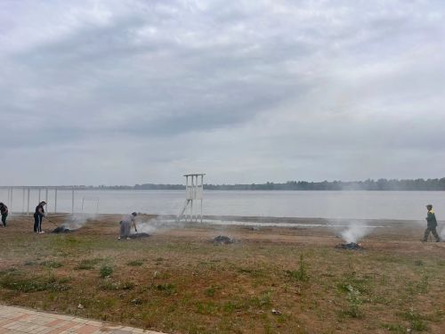 В Камских Полянах трудовые коллективы привели в порядок пляж «Мандарин»
