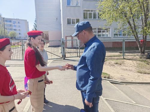 Юнармейцы и школьники Камских Полян дали старт акции «Георгиевская ленточка»